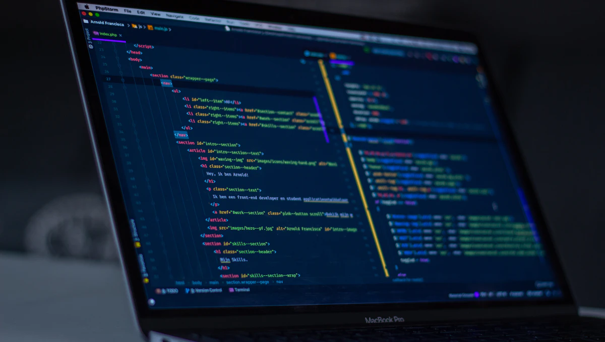 Computador portátil con un editor de código abierto